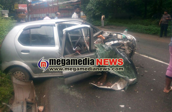 Car-collides-with-bus