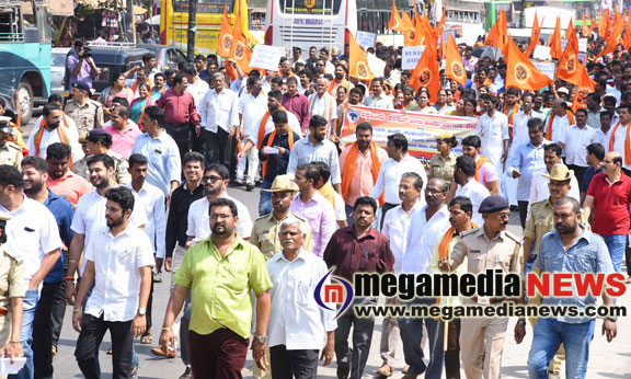 hindu outfits protest 