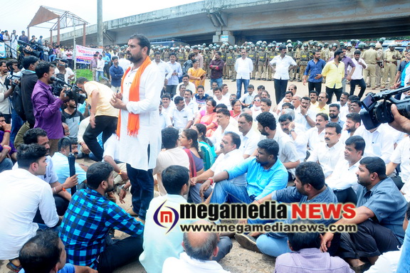 Hindus protest 