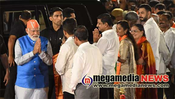 PM Modi holds first roadshow for Lok Sabha elections in Mangaluru