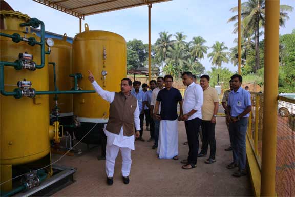 Union Minister visits CNG plant near Oddoor Farms