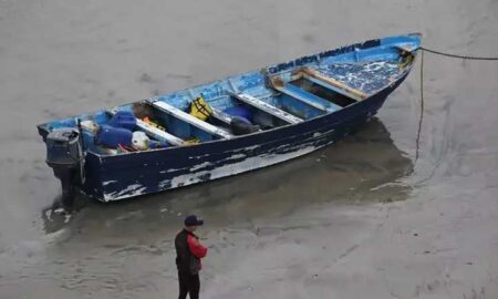 Gillnet-boat capsizes