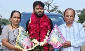 Abhijit-Dipke-with-parents