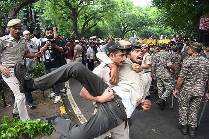 Jantar-Mantar-Clash